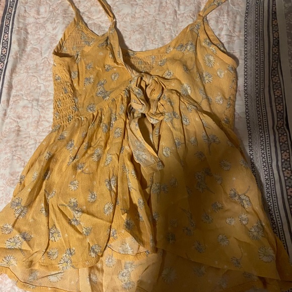 Floral Yellow Top. - Picture 2 of 3